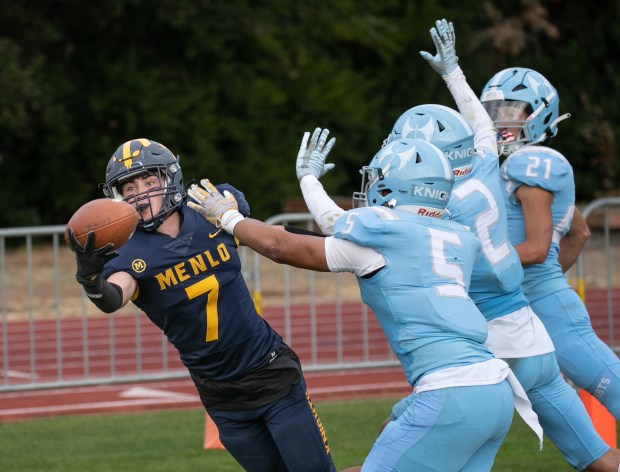 Menlo School's Harry Housser (7) catches a pass for a touchdown against Hillsdale in the second quarter at Menlo School on Friday, Oct. 13, 2023, in Atherton, Calif. (Photo by Jim Gensheimer)